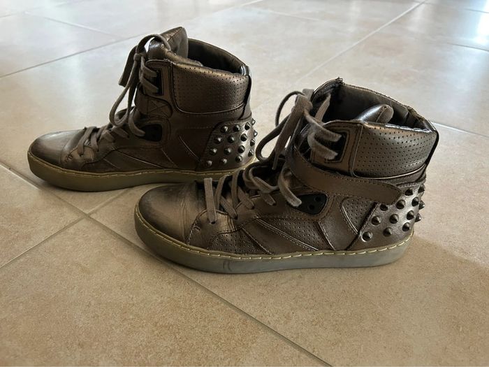 Ash 39 - photo numéro 2