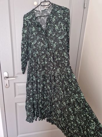Robe mi-longue légère fleuri noir menthe jaune taille S très bon état Zara