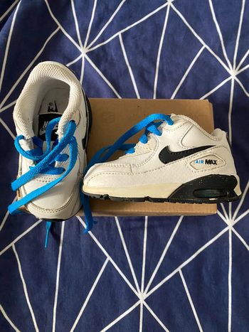 Basket air max bébé taille 19,5