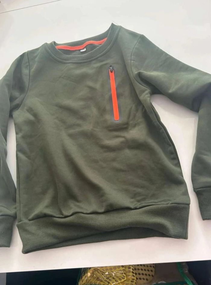 Pull  vert orange  taille  9/10  ans  zeeman