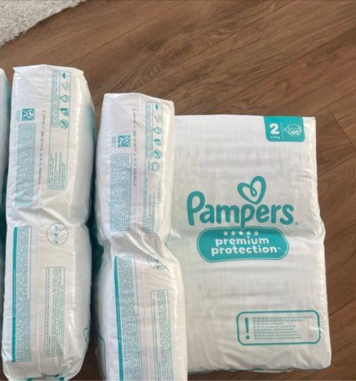 Couches Pampers premium taille 2 / 180 couches