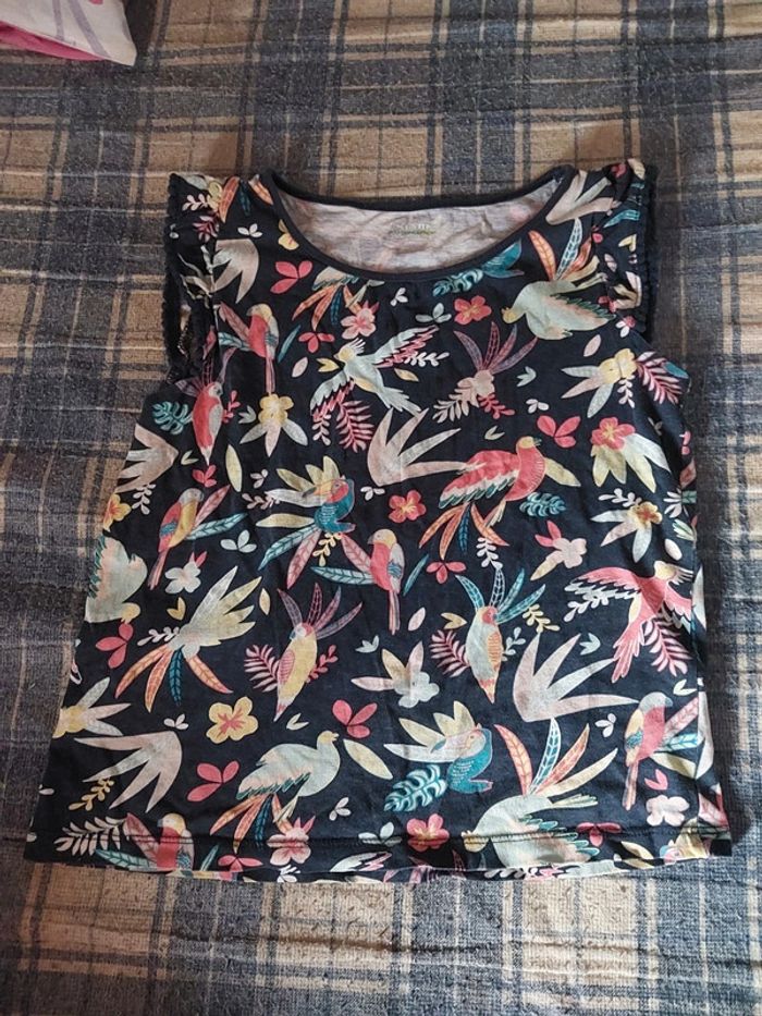 Jolie Débardeur bleu avec différents motifs taille 8 ans