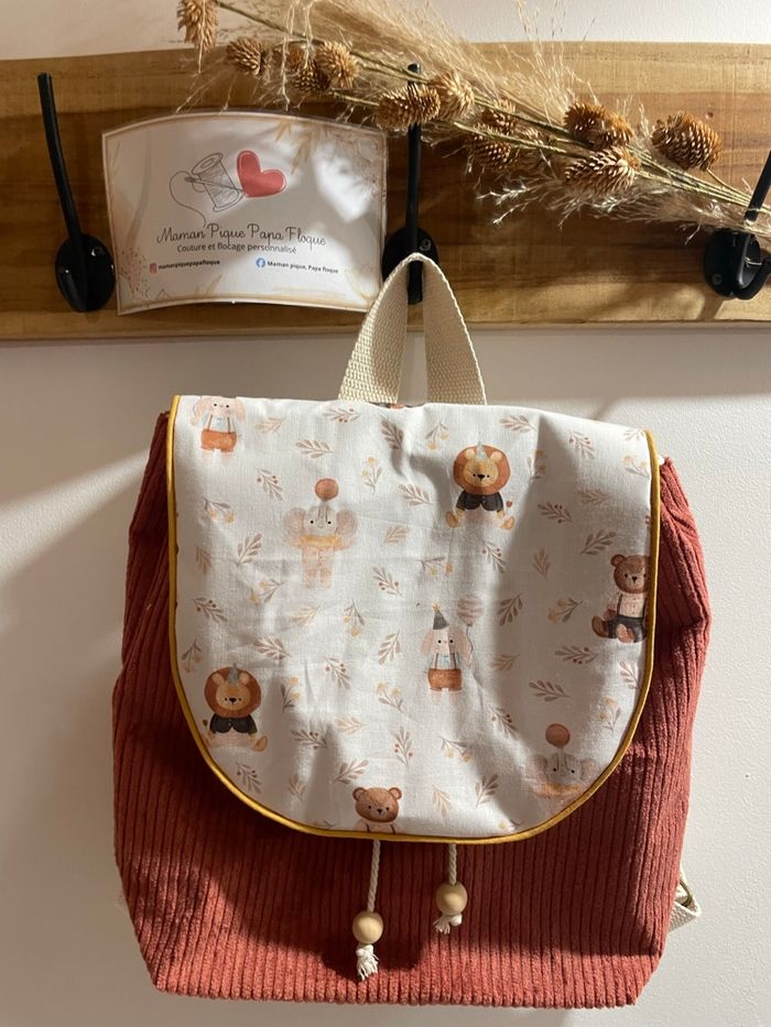 🎒 Sac à dos enfant cousu à la main en velours marron et motifs lions