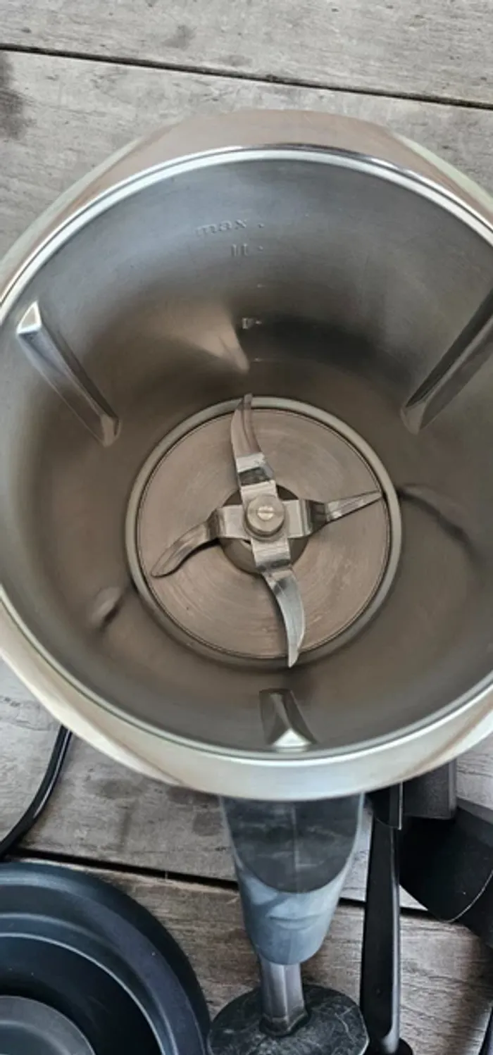 Thermomix TM6 blanc avec accessoires le tout en parfait état aucun défaut quelconque - photo numéro 7