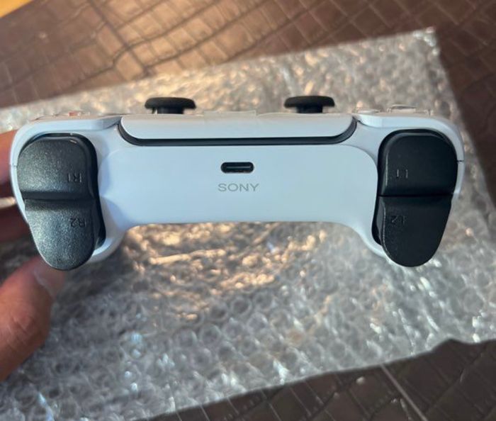 Manette PS5 DualSense blanche – Neuve, jamais utilisée 🎮 - photo numéro 7