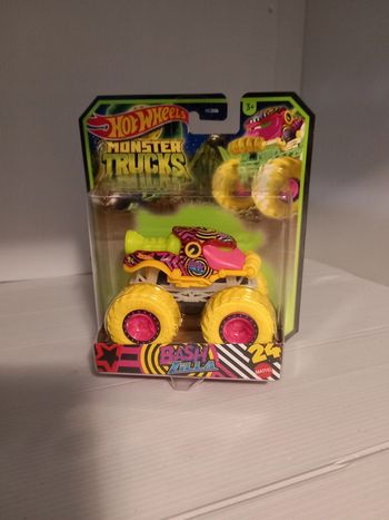 Hotwheel monster truck bashzilla glow