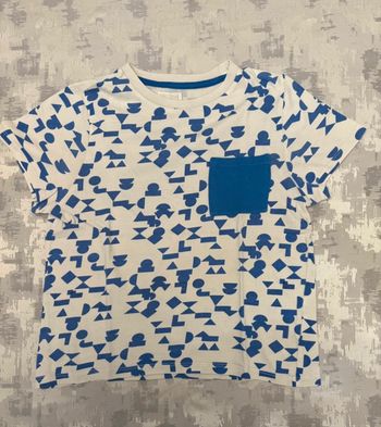 👕 Tee-shirt garçon manches courtes Storytelling blanc à motifs bleus – 10 ans – TBE