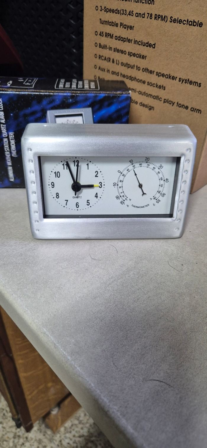 Réveil thermomètre
