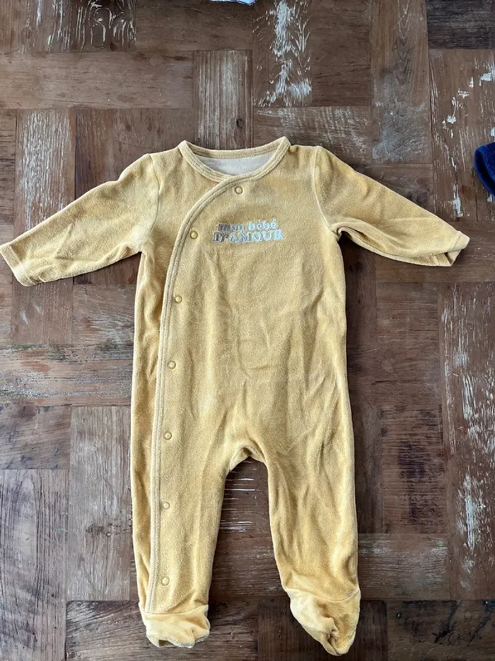 Lot pyjama velours 6 mois - photo numéro 5