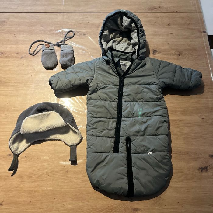 Combipilote grise taille 0-6 mois avec bonnet et gants