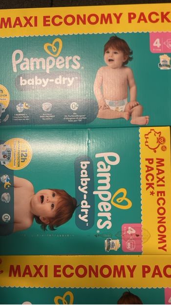 Lot de 2 carton Pampers baby dry taille 4 