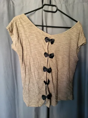 T-shirt nœuds dans le dos