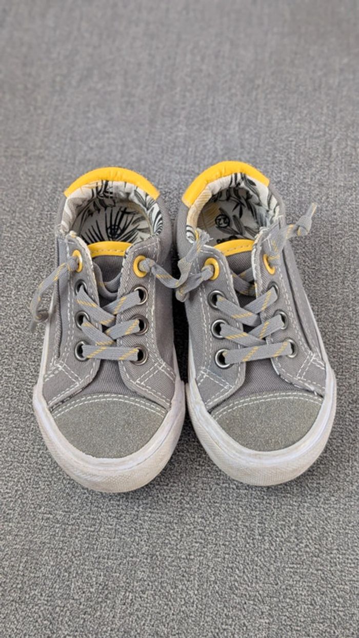 Chaussures baskets grises et jaune | taille 22 - photo numéro 2