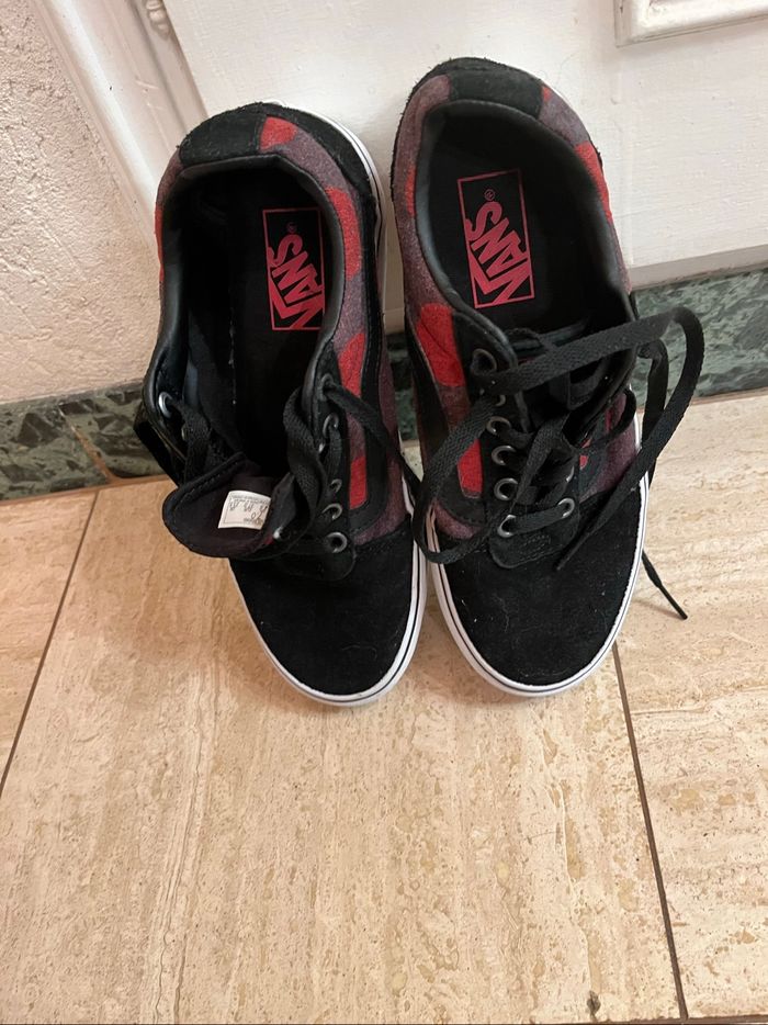 Baskets vans noires à motifs rouges taille 37 - photo numéro 4