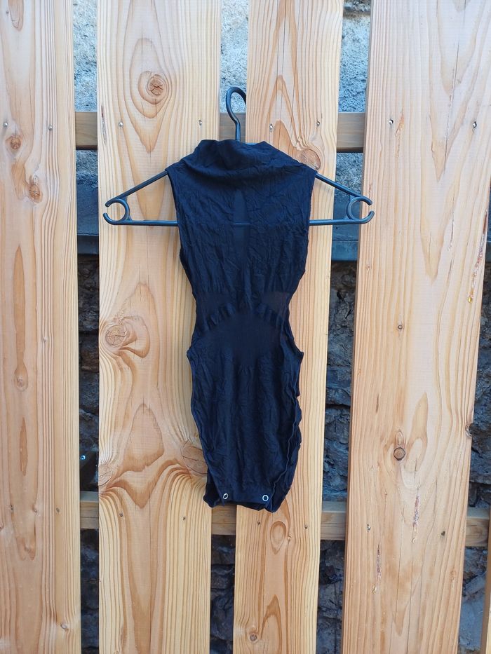 Joli et original body noir en nylon neuf taille 36/38 - photo numéro 4