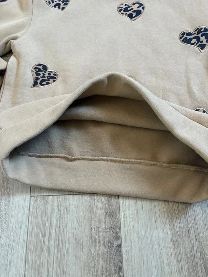 Sweat beige à coeurs léopard - photo numéro 5