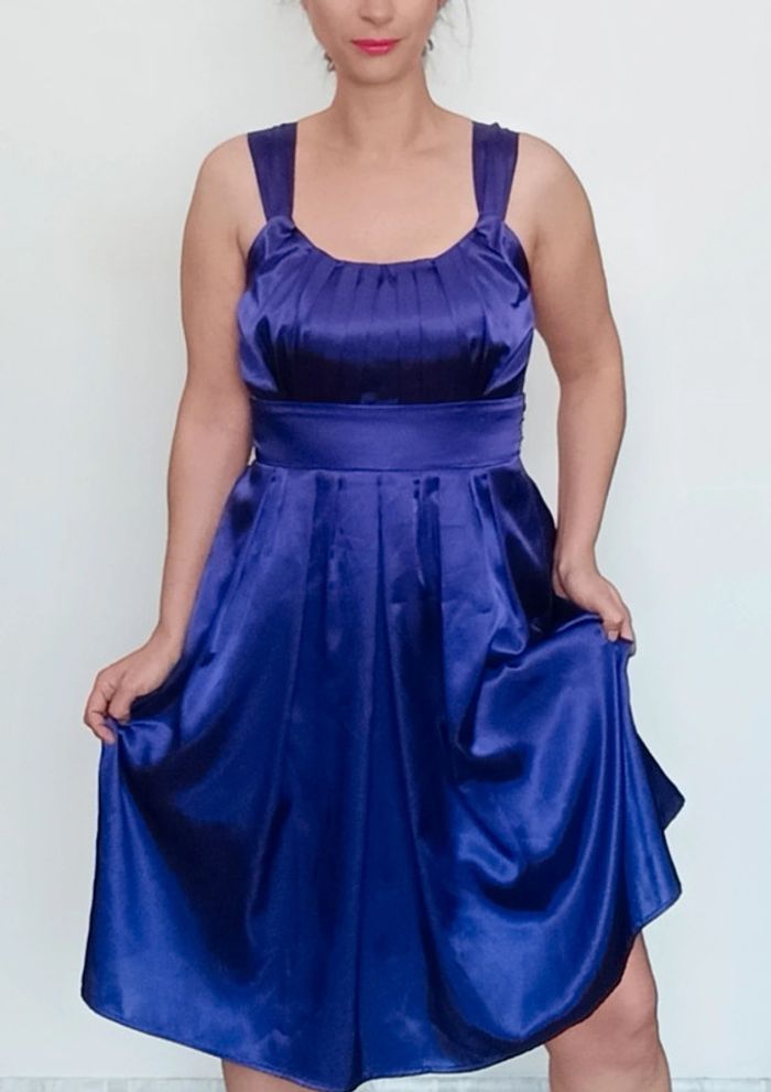 Superbe robe cocktail chic satinée