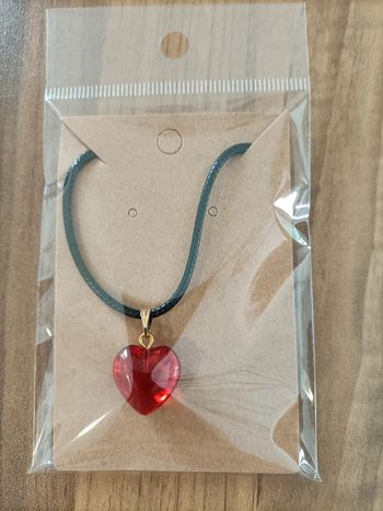 Collier neuf coeur rouge