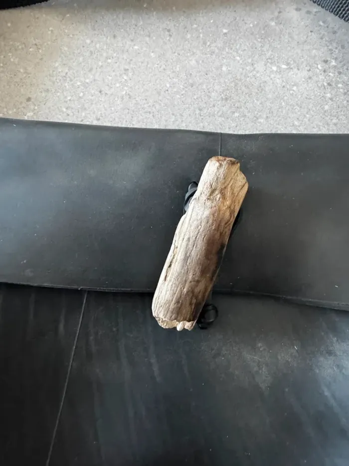 Sac à bandoulière fait main, bon état mais il y a des marques d'usures, 37x25cm - photo numéro 2