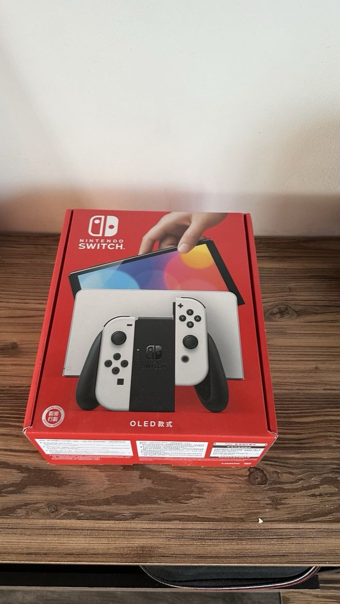 Nintendo Switch OLED - photo numéro 3