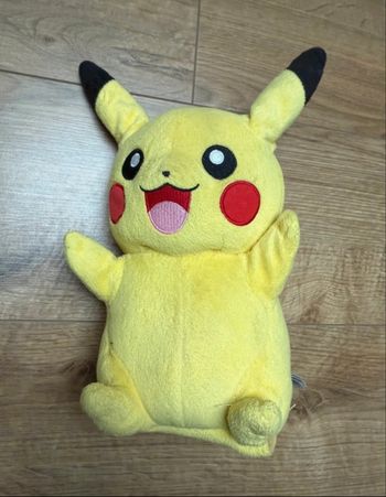 Peluche pikachu 