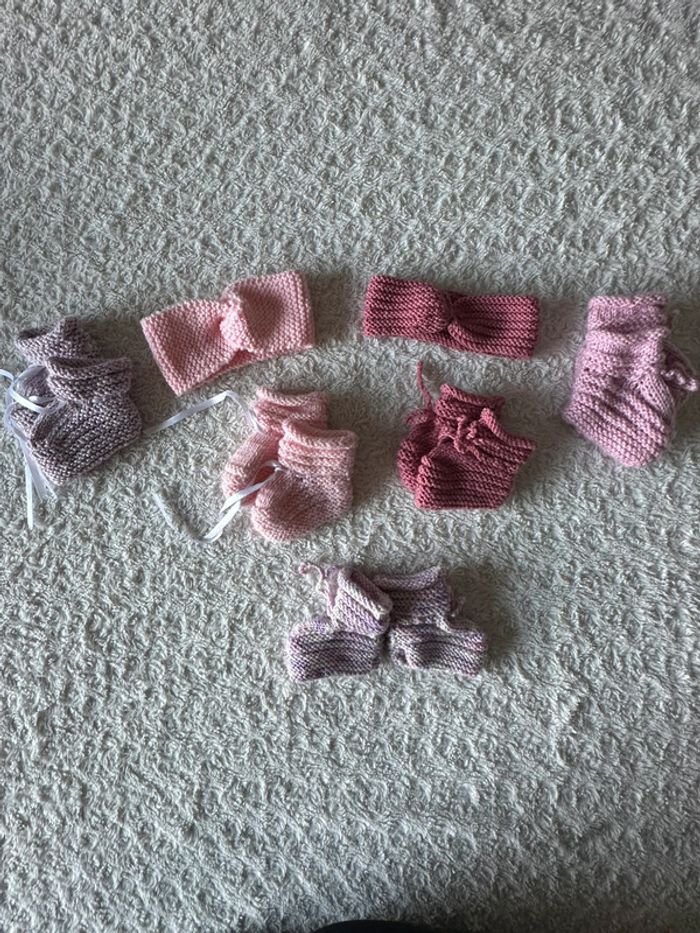 Lot de chaussons en tricot et bandeau