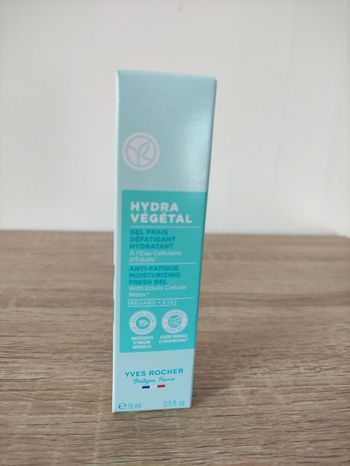 Gel frais défatigant et hydratant "Yves Rocher"