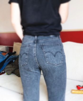 Jean levi’s mile high super skinny 30