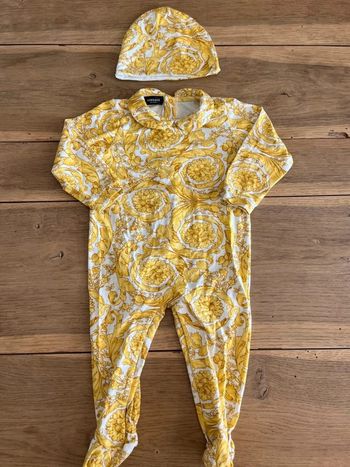 Ensemble pyjama et bonnet imprimé baroque Versace