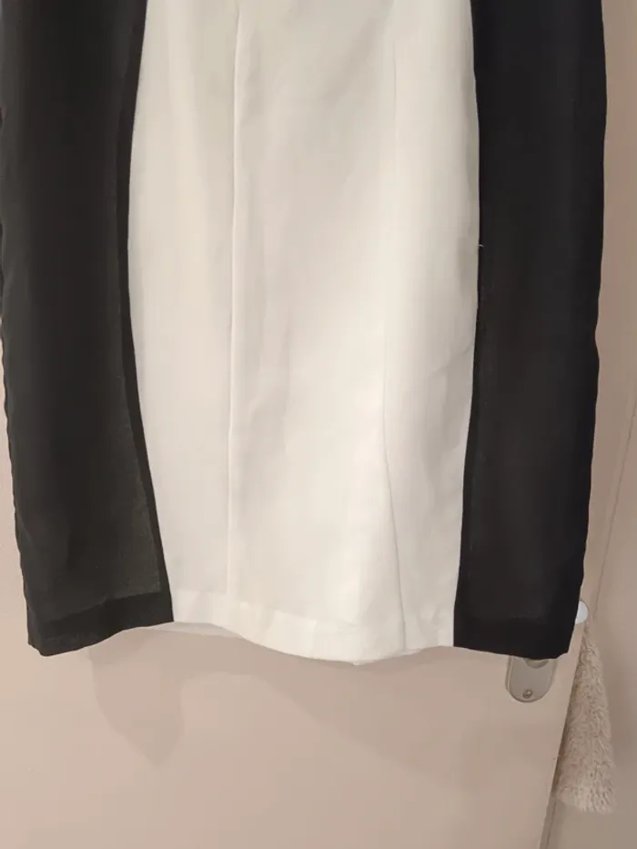 Robe bicolore noir et blanc Taille M - photo numéro 4
