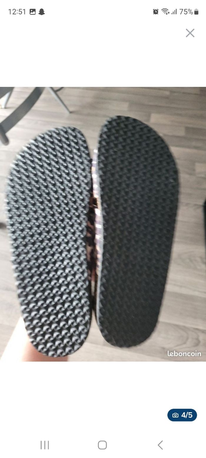 Paire de claquettes modéle Léopard-Pointure 37 - photo numéro 4