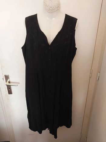 Robe courte d'été noir à bretelle taille 50