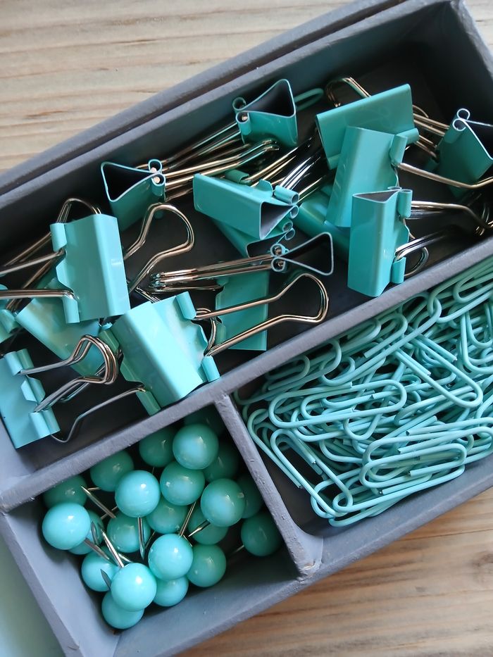 Accessoires bureau trombones & punaises & pinces & notes vert d’eau & argenté - photo numéro 2