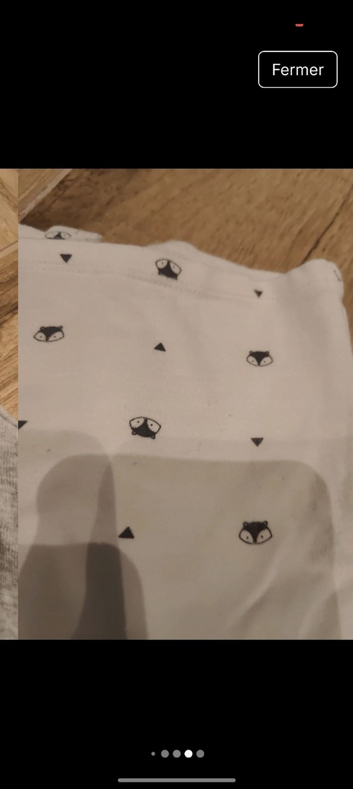 Lot ensemble 1 salopette grise chaude doublé et douce 
Avec t-shirt qui s'ouvre en totalité dans le dos 
Motif renard 
Marque p'tit bisou
Taille 3 mois 60cm
Parfait état - photo numéro 10