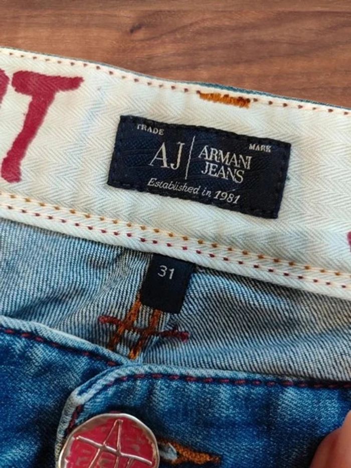 Jean homme Armani Taille 31 US correspond à un 38 / 40 - photo numéro 2
