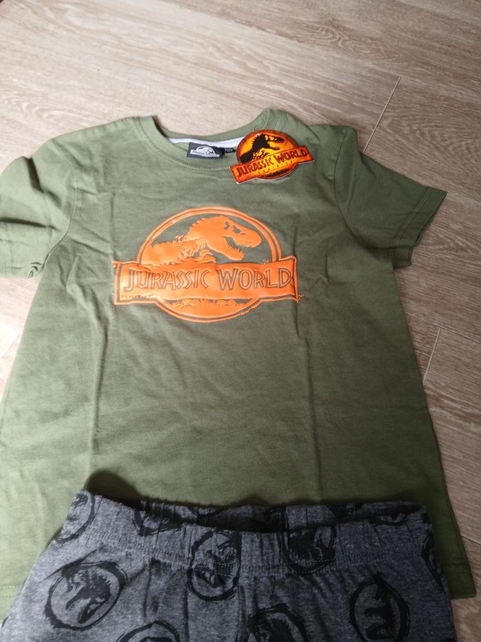 Pyjama neuf Jurassic world 6 ans - photo numéro 2