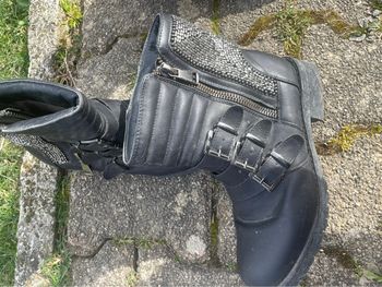 Bottine noire avec perles