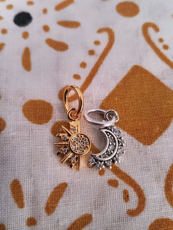 Charm lune et soleil neufs 