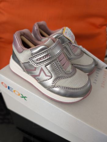 Baskets fille. Taille 22. Neuf. Geox 