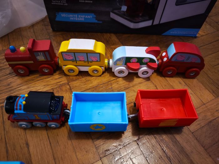 Lot Thomas le train + train Peppa Pig + voitures en bois - photo numéro 2