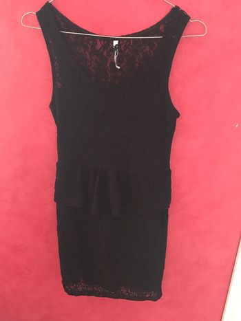 Robe noire en dentelle