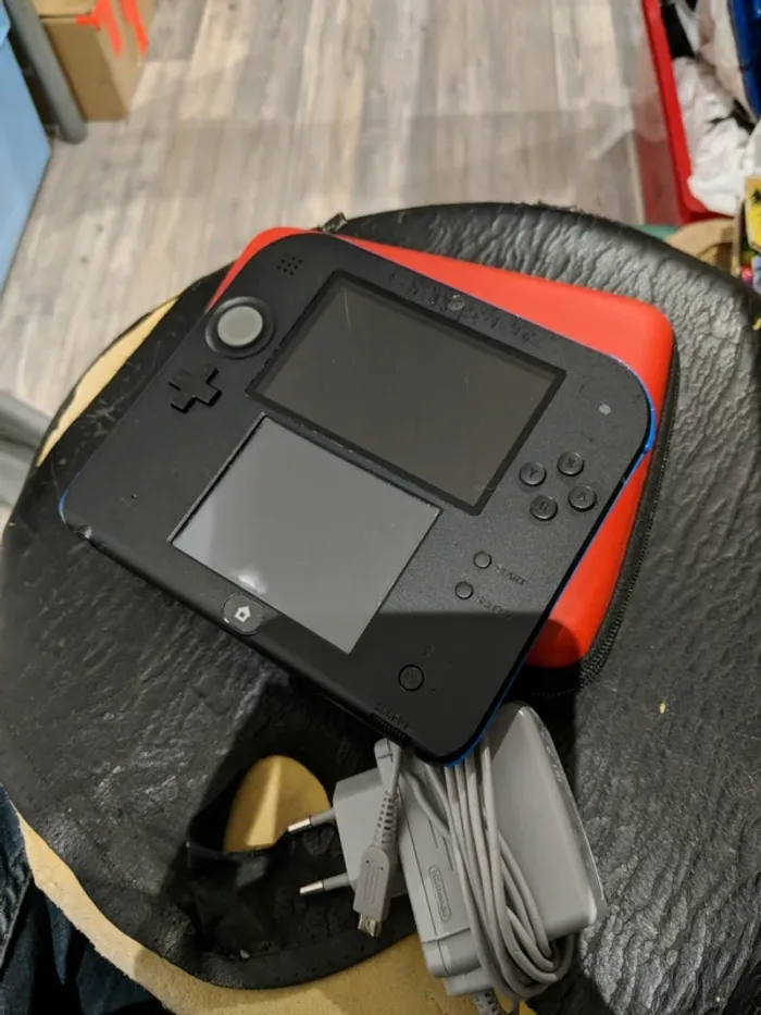 Nintendo 2Ds Bleu et Noir HS + housse et chargeur - photo numéro 2