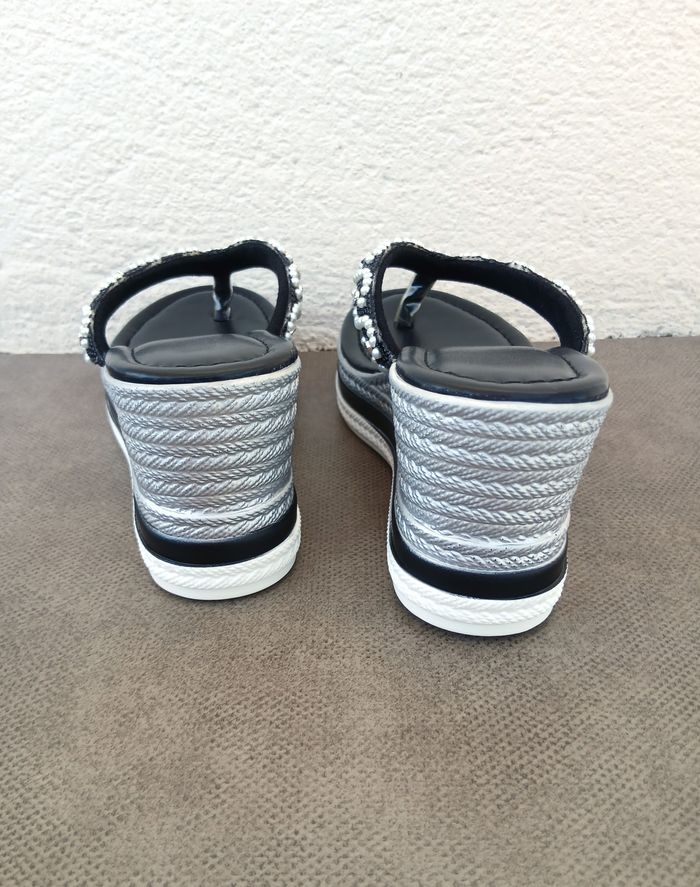 Sandales / Tongs à talon compensé et plateforme, neuves - photo numéro 9