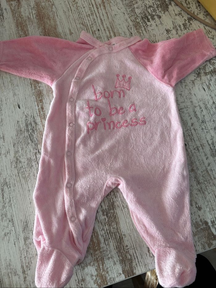 Lot pyjamas  1 mois  fille - photo numéro 3