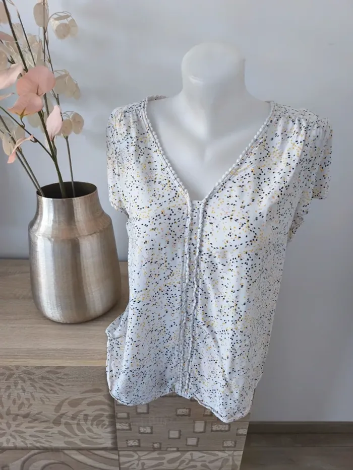 Blouse manches courtes décolleté V