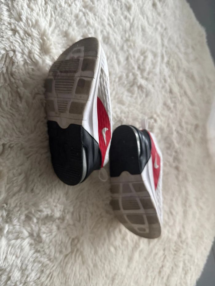 Nike air rouge et blanche taille 23,5 - photo numéro 2