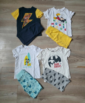 Lot 4 pyjamas garçon 4 ans – très bon état
