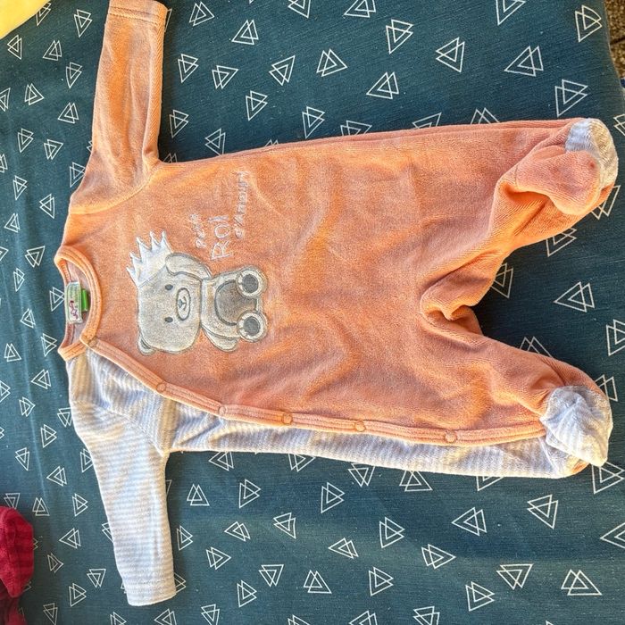 Lot de 6 pyjamas 1 mois en bon état - photo numéro 5