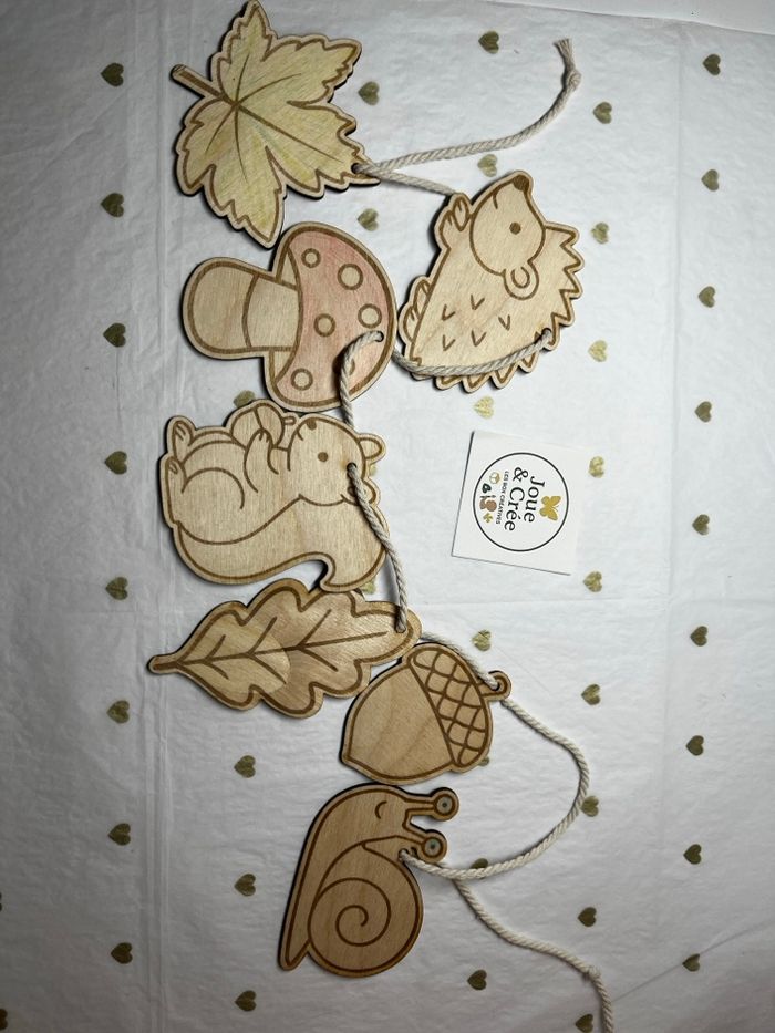 Mini kit à colorier Automne en bois – 7 formes gravées laser + crayons + cordelette - photo numéro 3