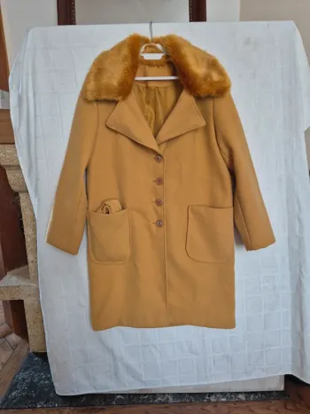 manteau avec col fausse fourrure taille 42